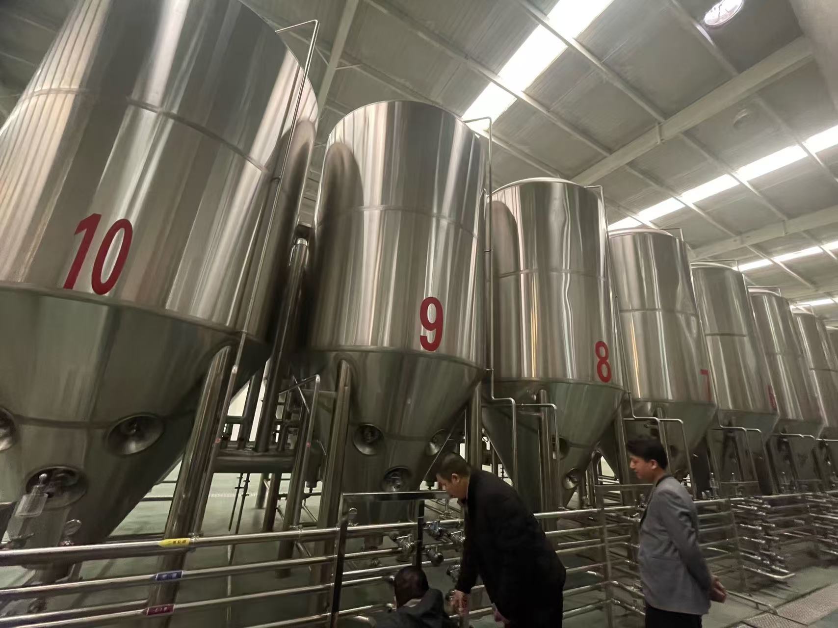 珲春精酿啤酒设备厂—平面布置、设备设计、制造、调试、培训等一条龙服务